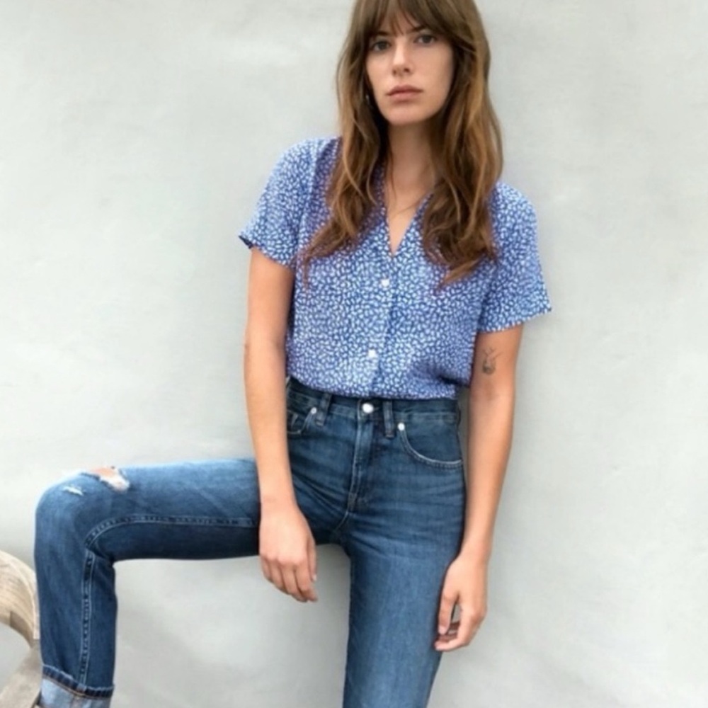 ISO The Clean Silk Short Sleeve in royal blue floral
